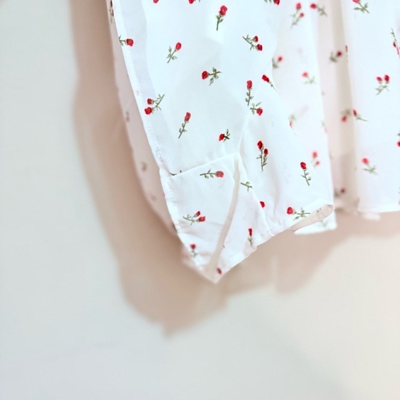 4/$10🎄Forever 21 White Romper w Ditsy Rose Pattern and Criss Cross Straps - Picture 4 of 13